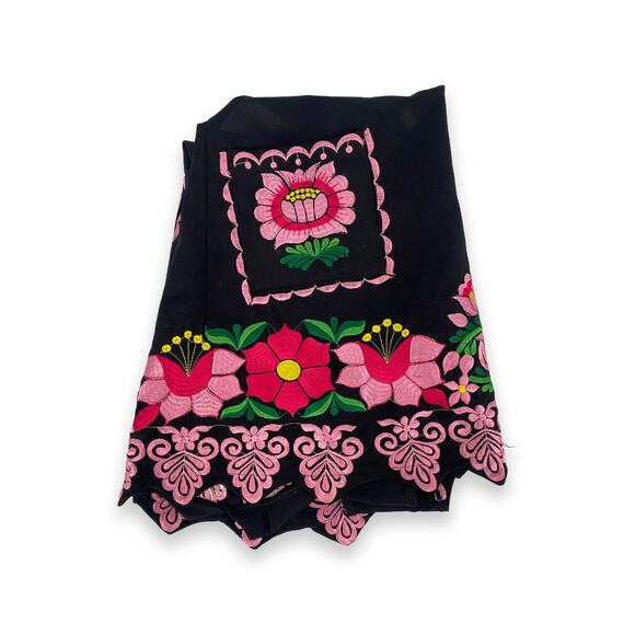 Black Mexican Embroidered Apron – Premium Cotton Blend Apron with Pink Floral - Picture 8 of 9